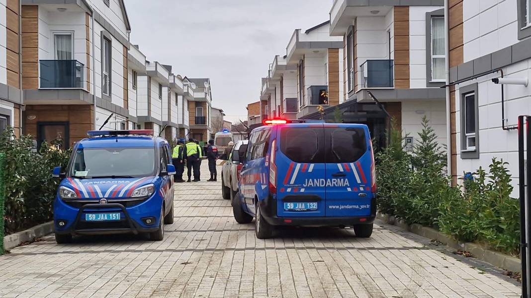 Villada anne ve kızı silahla öldürülmüş halde bulundu, baba ağır yaralı 4